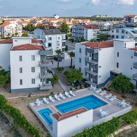 Apartment Assos Apart: Havuzlu Sitede Tamami Sizin 2 Oda 1 Salon Daire