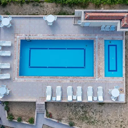 Assos Apart: Havuzlu Sitede Tamami Sizin 2 Oda 1 Salon Daire Apartament *