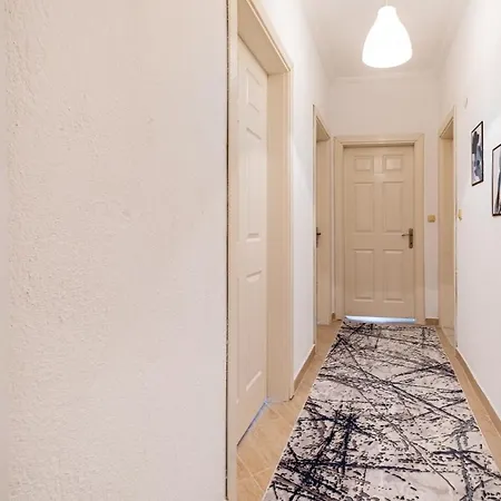 Assos Apart: Havuzlu Sitede Tamami Sizin 2 Oda 1 Salon Daire