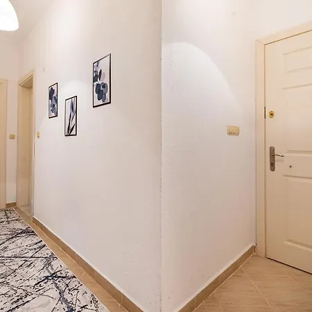 Assos Apart: Havuzlu Sitede Tamami Sizin 2 Oda 1 Salon Daire Apartament
