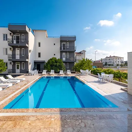 Assos Apart: Havuzlu Sitede Tamami Sizin 2 Oda 1 Salon Daire Apartment