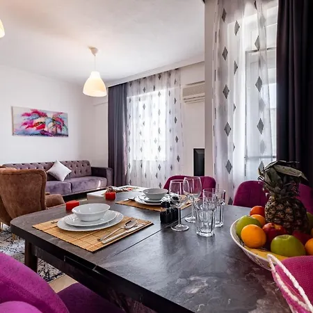 Apartament Assos Apart: Havuzlu Sitede Tamami Sizin 2 Oda 1 Salon Daire